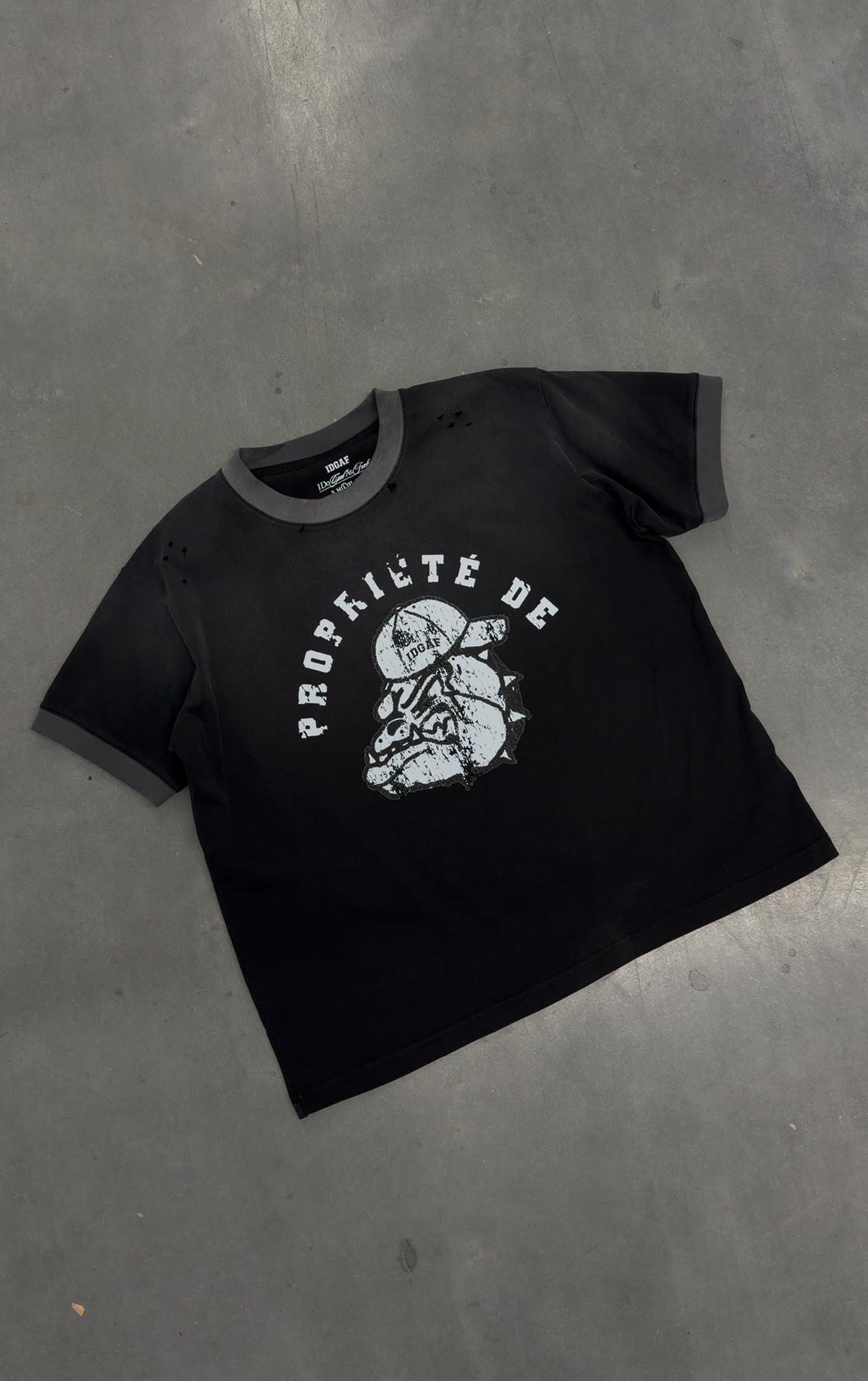 ‘PROPRIÉTÉ DE IDGAF’ Ringer Tee